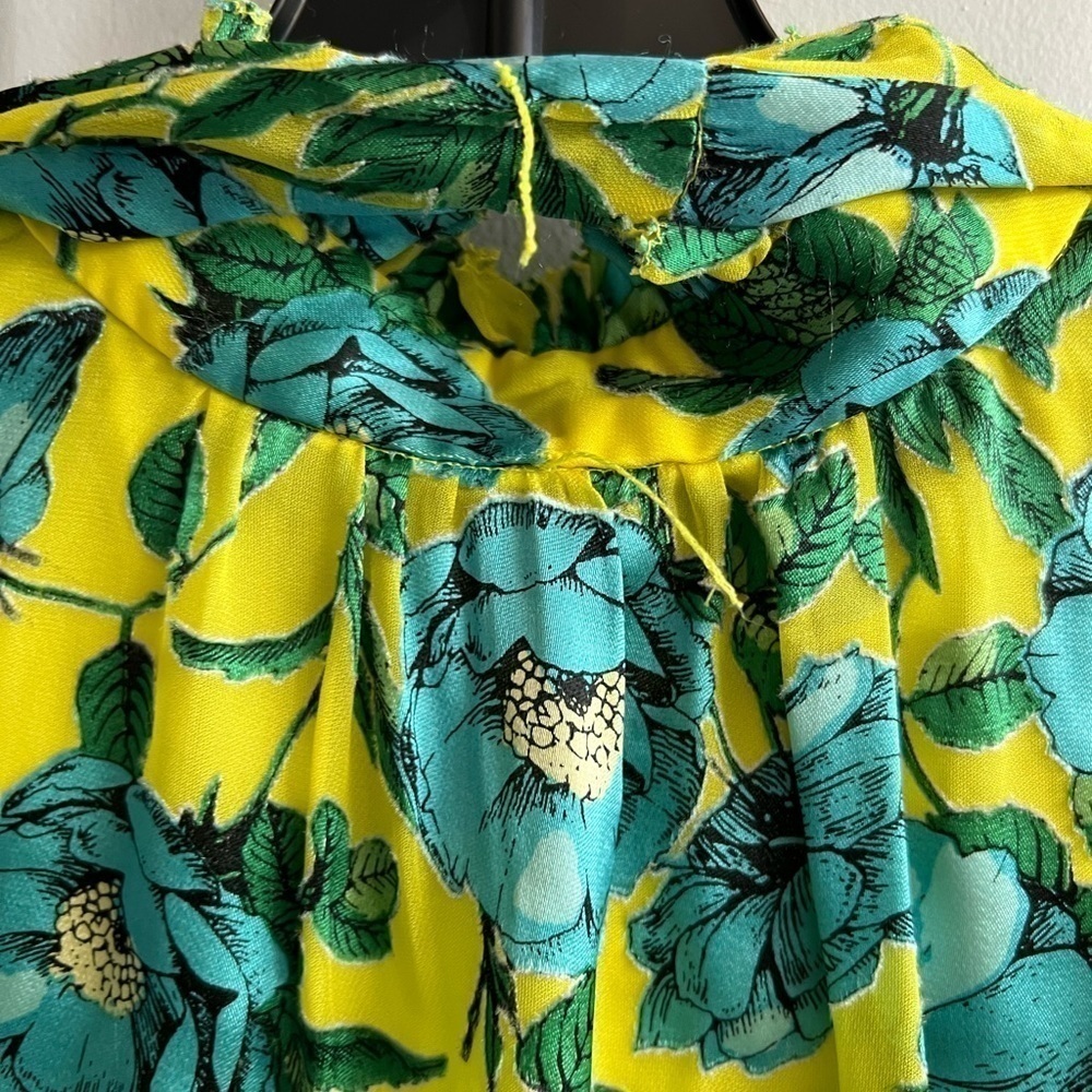 ALICE + OLIVIA Jordana Bow-Collar Button-Front Blouse - Picture 9 of 14